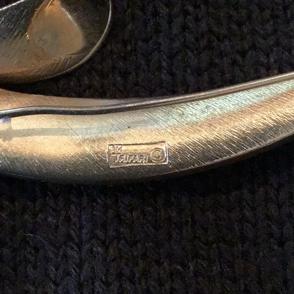 Vintage Trifari Brooch - Picture 3 of 3